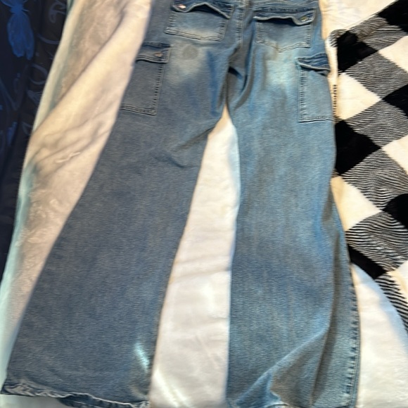 flared y2k jeans they do have a little stain on the left pocket on the back - Picture 3 of 4